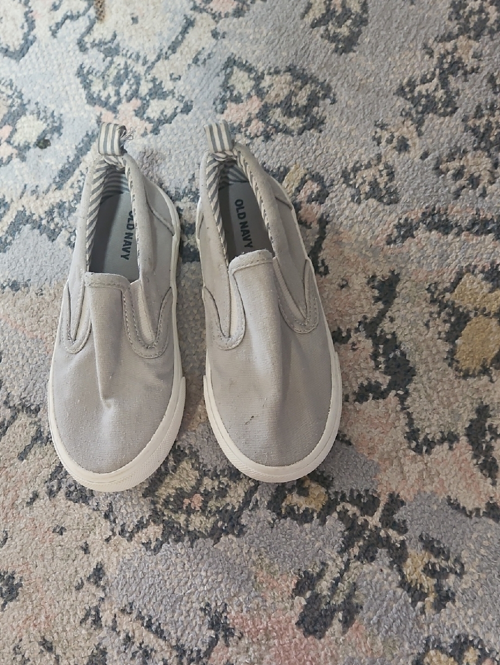 Old Navy Kids Slip-On Canvas Sneakers in Gray, Size 9